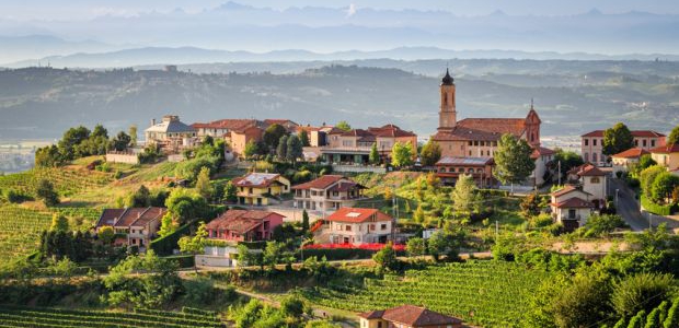 Piemont: Weinbau am Fuße der Berge | Andronaco